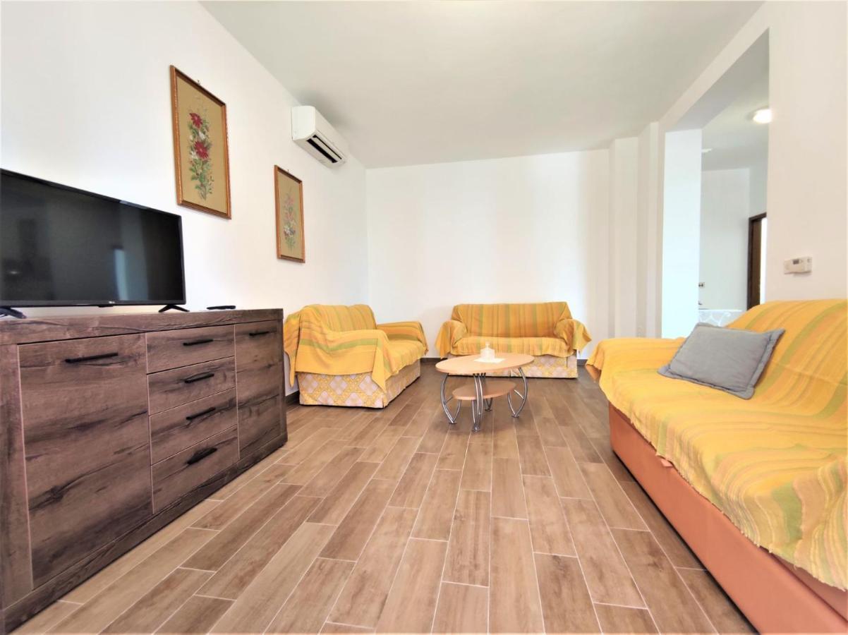 Apartments Morena Rakalj Ngoại thất bức ảnh