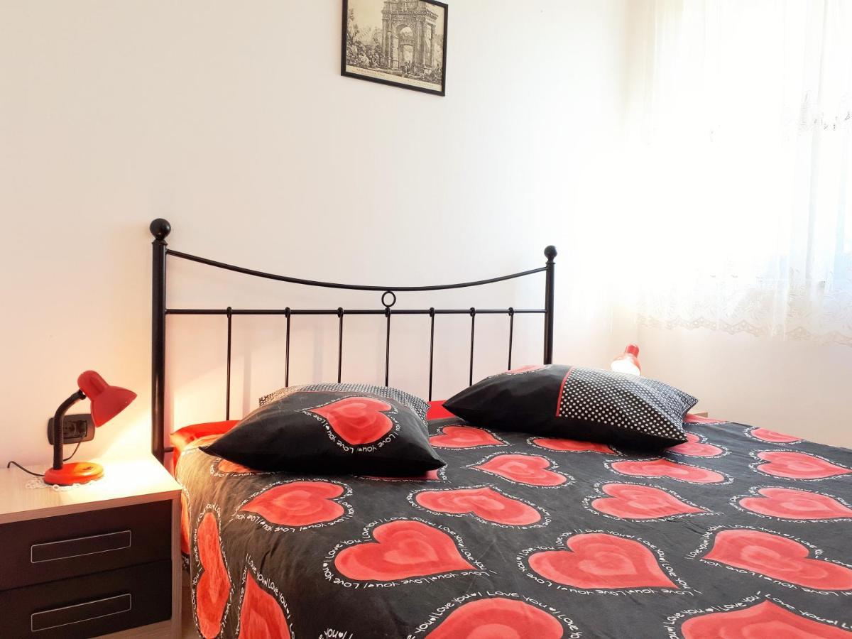Apartments Morena Rakalj Ngoại thất bức ảnh